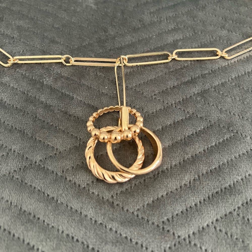 Chain Link Necklace with 3 Rings - Picture 3 of 4